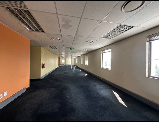432M² OFFICE TO LET IN ECO PARK ESTATE